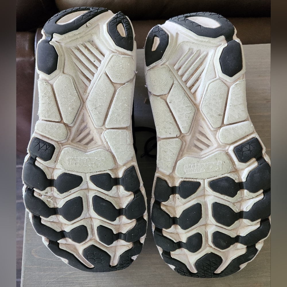 Hoka - Picture 7 of 11